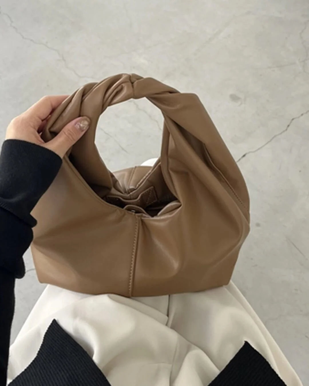 Gelyn Clutch Leather Bag